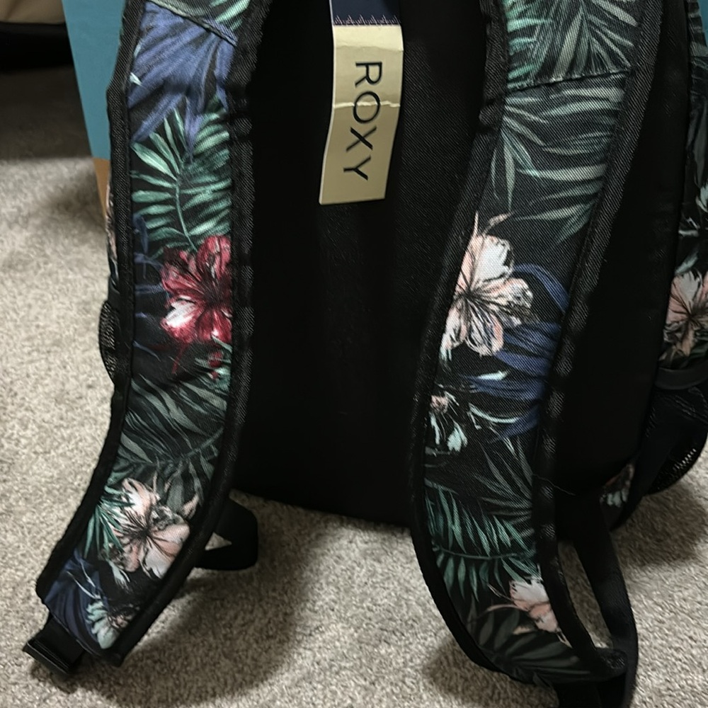 BNWT Roxy back pack - Picture 8 of 8